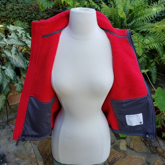 The North Face Boys Heavy Fleece jacket. Red - Picture 7 of 10